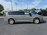 New 2025 Chrysler Pacifica Select image 2