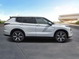 New 2025 Mitsubishi Outlander SE image 2