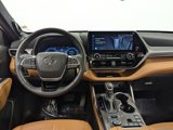 Used 2024 Toyota Highlander Platinum image 3
