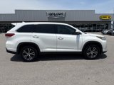 Used 2019 Toyota Highlander FWD V6 image 2