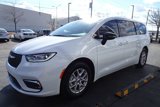Used 2024 Chrysler Pacifica Touring-L image 4
