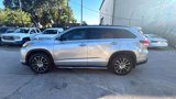 Used 2017 Toyota Highlander SE image 3