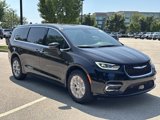 New 2026 Chrysler Pacifica Select image 3