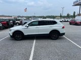 Used 2024 Volkswagen Tiguan SE w/ Panoramic Sunroof Package image 5