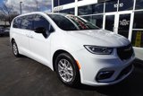 Used 2024 Chrysler Pacifica Touring-L image 2
