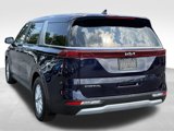 Used 2023 Kia Carnival LX image 3