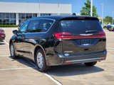 New 2025 Chrysler Pacifica Select image 3