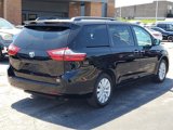 Used 2017 Toyota Sienna XLE Premium image 5