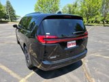 New 2025 Chrysler Pacifica Limited image 3