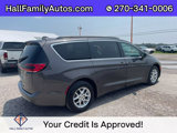 Used 2022 Chrysler Pacifica Touring-L image 5
