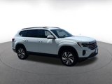 Used 2024 Volkswagen Atlas SE image 2