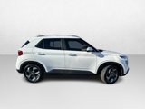 Used 2024 Hyundai Venue SEL image 2