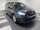 Used 2023 Chrysler Pacifica Touring-L image 5