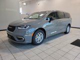 New 2025 Chrysler Pacifica Select image 3