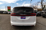 Used 2023 Chrysler Pacifica Touring-L image 5
