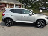Used 2025 Volvo XC40 B5 Core image 2