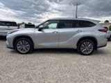 Used 2020 Toyota Highlander Platinum image 3