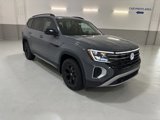 New 2025 Volkswagen Atlas Peak Edition SE image 4