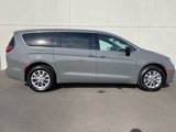 New 2025 Chrysler Pacifica Select image 2