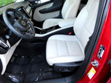 Used 2022 Volvo XC40 T5 Momentum image 6