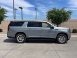Used 2024 GMC Yukon XL SLT image 3