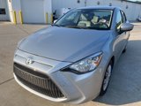 Used 2019 Toyota Yaris L image 2