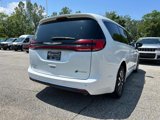 Used 2024 Chrysler Pacifica Select image 3