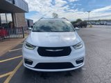 Used 2022 Chrysler Pacifica Limited image 3