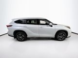 Used 2022 Toyota Highlander XLE image 4