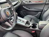 Certified 2024 Porsche Macan image 4