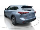 Used 2023 Toyota Highlander XLE image 3