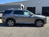 New 2025 Nissan Pathfinder Platinum image 2