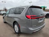 New 2025 Chrysler Pacifica Select image 3