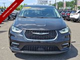 Used 2023 Chrysler Pacifica Touring-L image 3