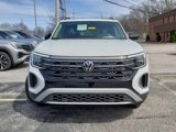 New 2025 Volkswagen Atlas Peak Edition SE image 2