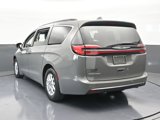 Used 2022 Chrysler Pacifica Touring-L image 4