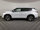 New 2025 Mitsubishi Outlander SE image 3