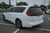 Used 2022 Chrysler Pacifica Limited image 3