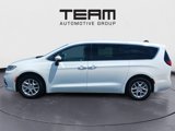 Used 2023 Chrysler Pacifica Touring-L image 4