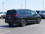 New 2025 Chrysler Pacifica Limited w/ Uconnect Theater Family Group image 2
