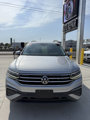 Used 2022 Volkswagen Tiguan SE w/ Panoramic Sunroof Package image 2