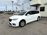Used 2021 Chrysler Pacifica Touring-L image 2