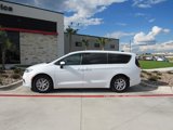 Used 2023 Chrysler Pacifica Touring-L image 6