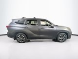 Used 2023 Toyota Highlander XLE image 4