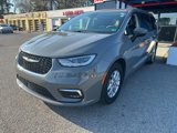 Used 2023 Chrysler Pacifica Touring-L image 2