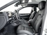 Certified 2024 Porsche Cayenne Coupe image 6