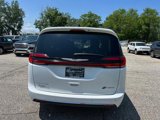 Used 2024 Chrysler Pacifica Select image 4