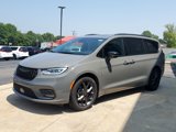 New 2025 Chrysler Pacifica Limited w/ Trailer Tow Group image 2