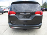 Used 2017 Chrysler Pacifica Touring-L image 5