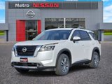 New 2025 Nissan Pathfinder SL image 2